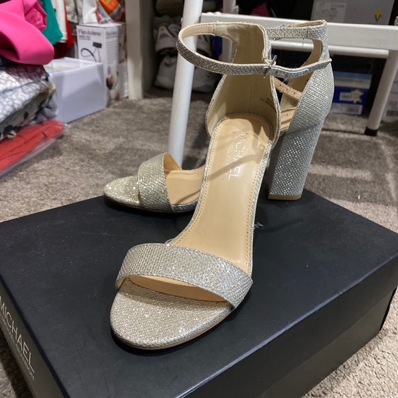 Michael Shannon heels! - Picture 5 of 6